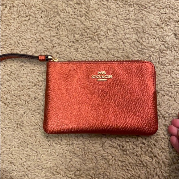 NWT (2) Brand new never used coach wristlet and a like new wristlet BOTH BAGS - Picture 3 of 8